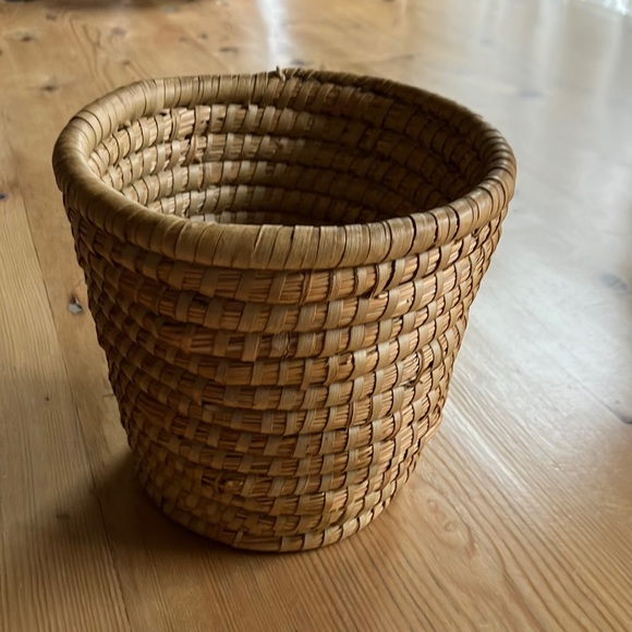 2/$30 Vintage Handwoven 6”x6” Spiral Grass Basket - Picture 1 of 6